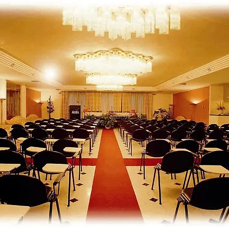 Alba Hotel 3*